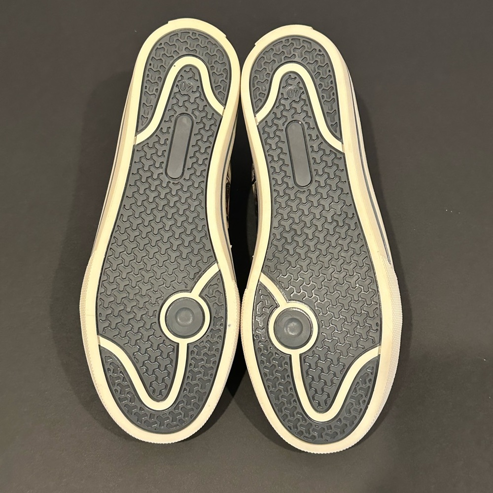 DoGo hand painted vegan ‘Catpire’ sneakers - Picture 16 of 16